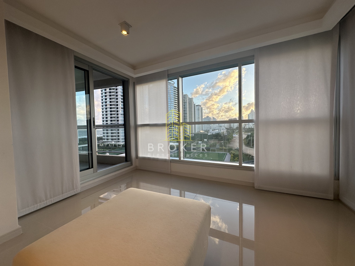 Apartamento ID.2111/Venta_de_apartamento_de_categoria,_dos_dormitorios_y_medio_en_la_brava_con_vista_al_mar._ - Venta de apartamento de categoria, dos dormitorios y medio en la brava con vista al mar. 
