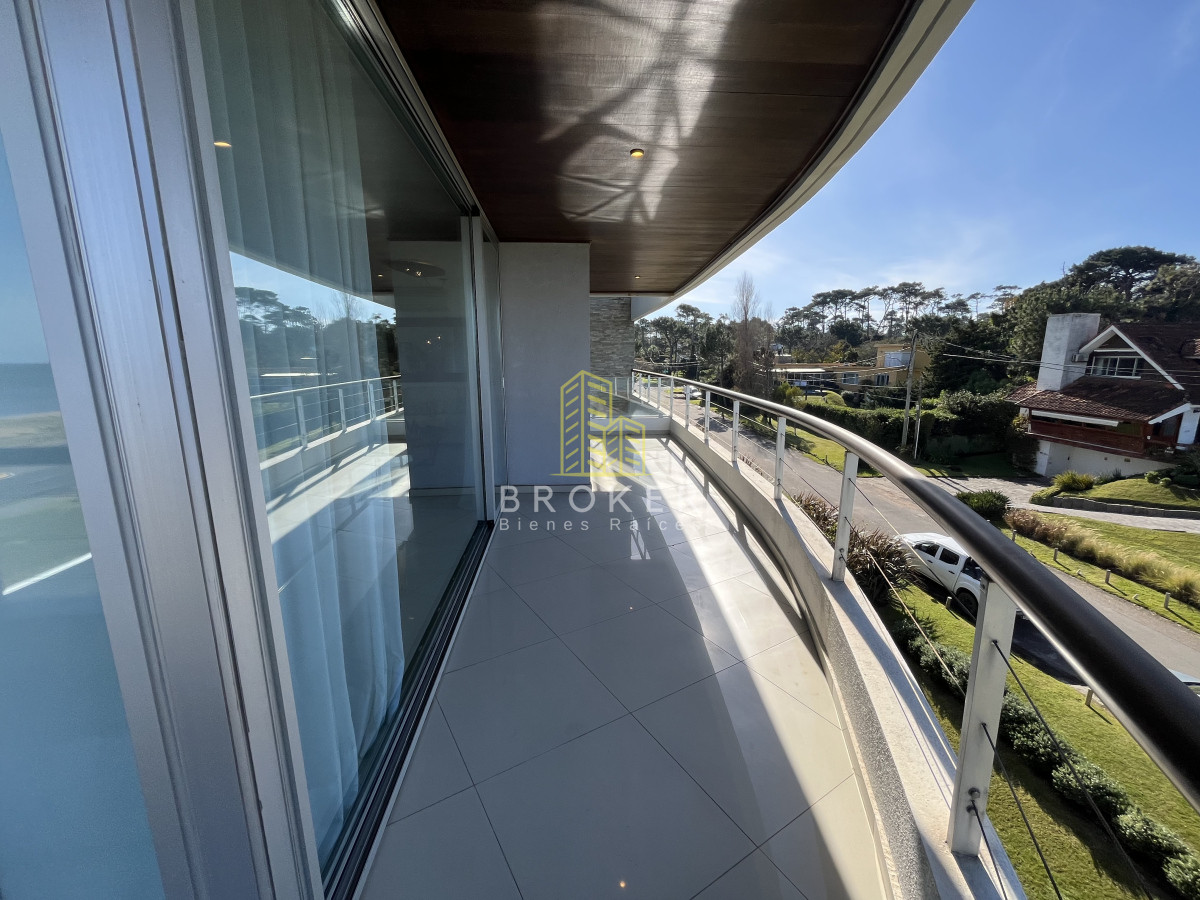 Apartamento ID.8804/Apartamento_en_Venta_2_Dormitorios_Frente_al_Mar_en_Playa_Mansa_Punta_del_Este_ - Apartamento en Venta 2 Dormitorios Frente al Mar en Playa Mansa Punta del Este 