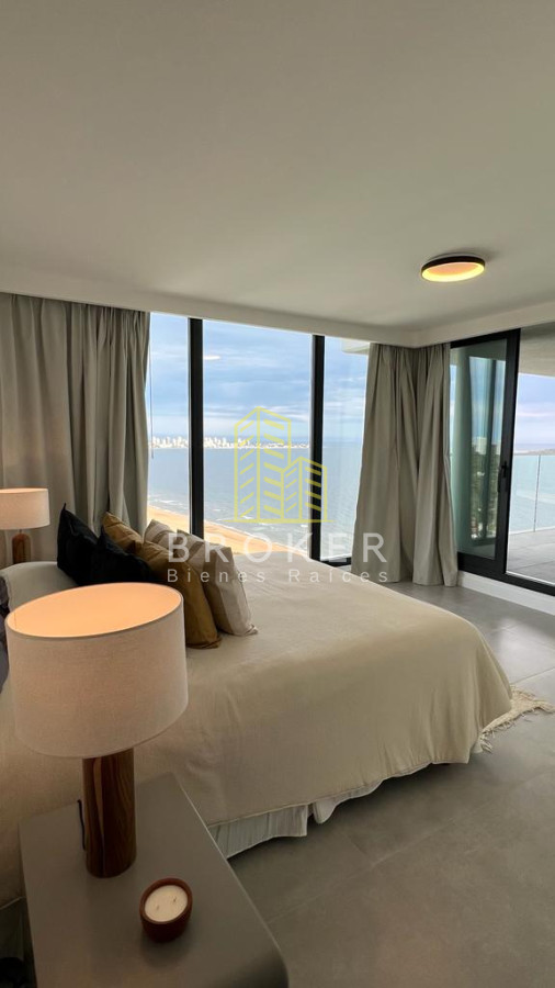 Apartamento ID.9023/Alquiler_de_temporada_de_increíble_departamento_en_primera_línea_al_mar,_Edificio_Venetian_en_Playa_Mansa - Alquiler de temporada de increíble departamento en primera línea al mar, Edificio Venetian en Playa Mansa