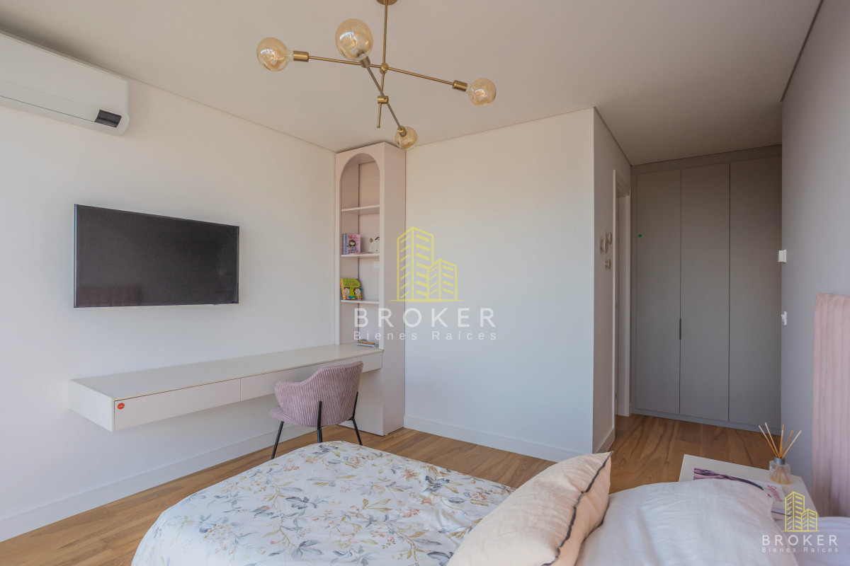 Apartamento ID.9103 - Apartamento en Rambla de Carrasco 4 dormitorios 5 baños