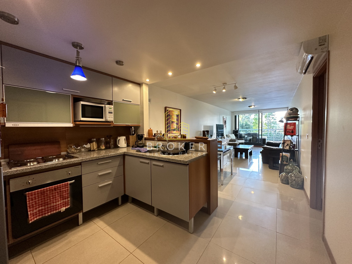 Apartamento ID.2043/Venta_de_apartamento_de_dos_dormitorios_a_media_cuadra_del_shopping_de_Punta_del_Este,_Uruguay. - Venta de apartamento de dos dormitorios a media cuadra del shopping de Punta del Este, Uruguay.