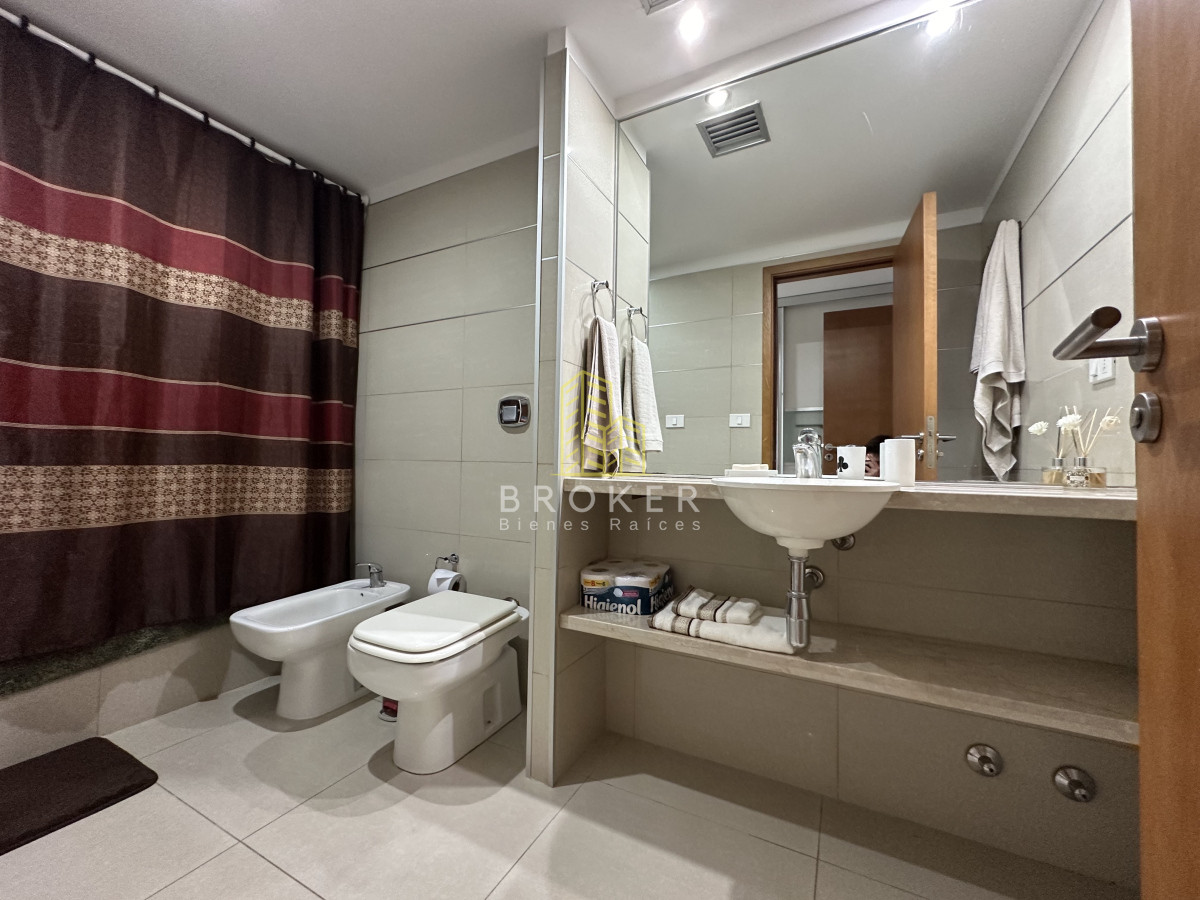 Apartamento ID.2024/Venta_y_alquiller_de_espectacular_penthouse_con_vista_a_toda_la_ciudad_y_las_playas_de_Punta_del_Este. - Venta y alquiller de espectacular penthouse con vista a toda la ciudad y las playas de Punta del Este.