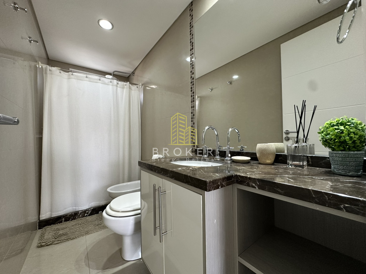 Apartamento ID.8556/Oportunidad_apartamento_3_dormitorios_en_venta_en_Casino_Tower - Oportunidad apartamento 3 dormitorios en venta en Casino Tower
