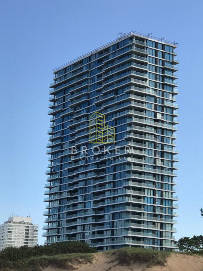 Apartamento ID.9023/Alquiler_de_temporada_de_increíble_departamento_en_primera_línea_al_mar,_Edificio_Venetian_en_Playa_Mansa - Alquiler de temporada de increíble departamento en primera línea al mar, Edificio Venetian en Playa Mansa