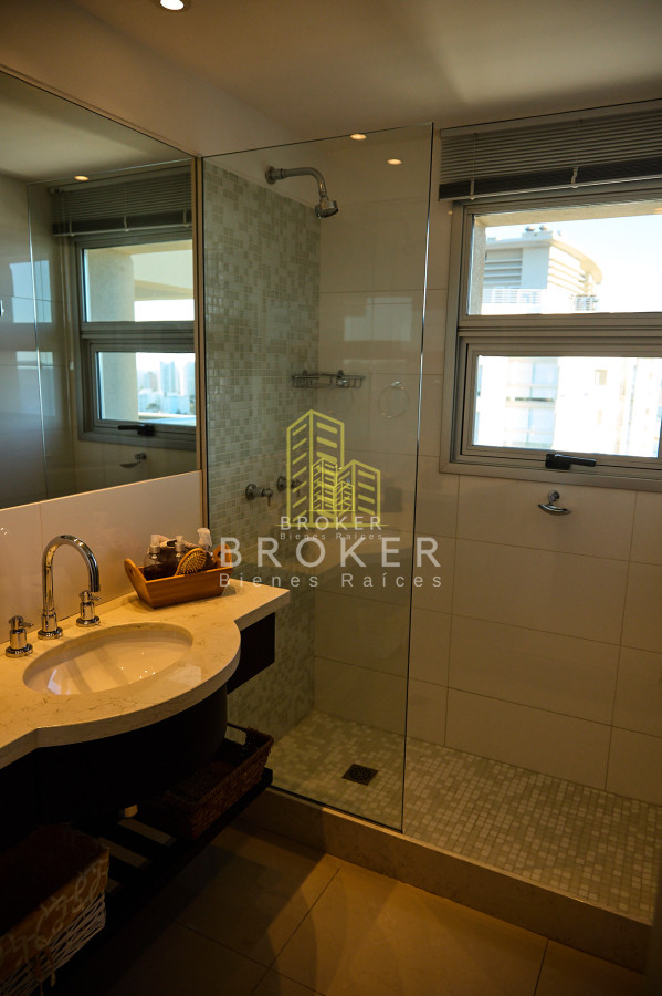 Apartamento ID.1335/Venta_apartamento_4_suites_en_Playa_Brava_en_edificio_de_categoría_Torre_Lobos. - Venta apartamento 4 suites en Playa Brava en edificio de categoría Torre Lobos.