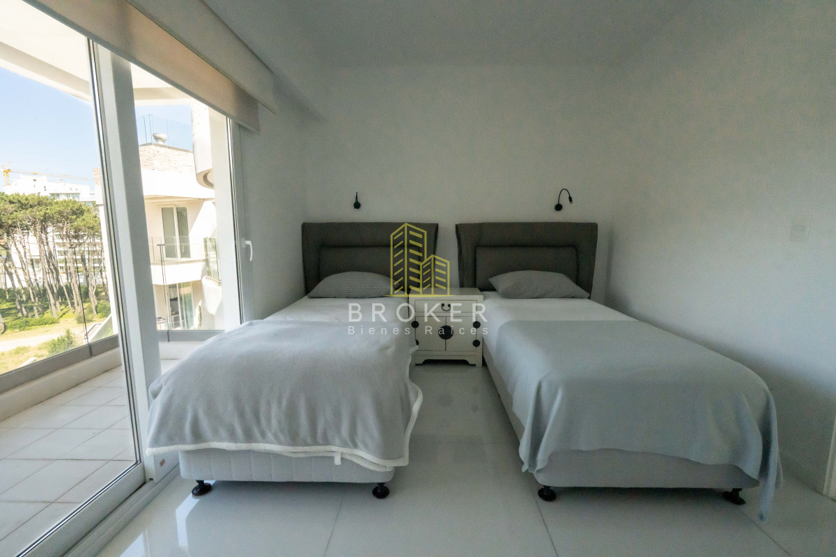 Apartamento ID.2172/Apartamento_en_Venta_3_dormitorios_con_Vista_al_Mar_Mansa_Pinares_AZURE_TOWERS_Punta_del_Este_Uruguay - Apartamento en Venta 3 dormitorios con Vista al Mar Mansa Pinares AZURE TOWERS Punta del Este Uruguay
