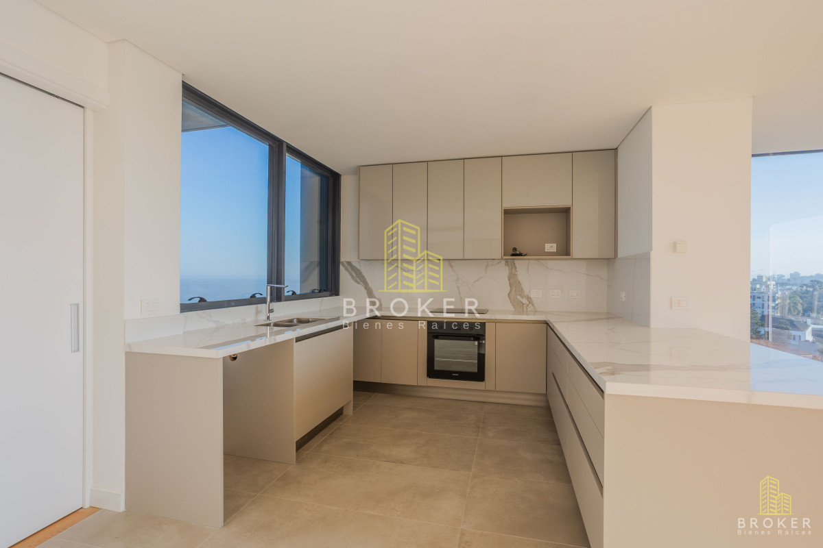 Apartamento ID.9089/Duplex_en_venta_en_Rambla_de_Carrasco_268_m2_cubiertos_46_m2_terraza - Duplex en venta en Rambla de Carrasco 268 m2 cubiertos 46 m2 terraza