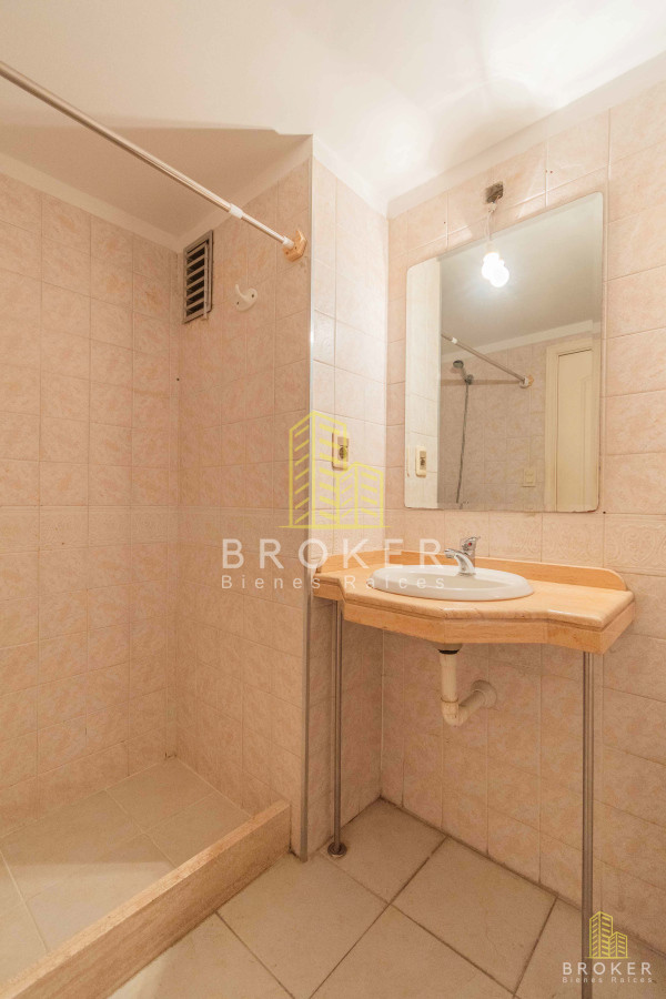 Apartamento ID.1939/VENTA_DE_APARTAMENTO_2_DORMITORIOS_Y_1_BAÑO_Y_GARAGE_-_TRES_CRUCES._Montevideo_Uruguay. - VENTA DE APARTAMENTO 2 DORMITORIOS Y 1 BAÑO Y GARAGE - TRES CRUCES. Montevideo Uruguay.