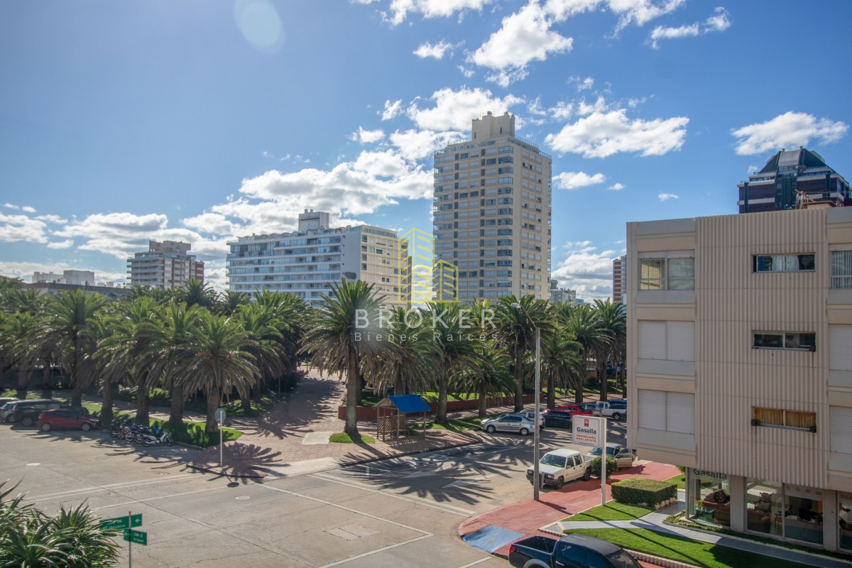 Apartamento ID.1102/Venta_de_luminoso_apartamento_en_Peninsula._Punta_del_Este,_Uruguay. - Venta de luminoso apartamento en Peninsula. Punta del Este, Uruguay.