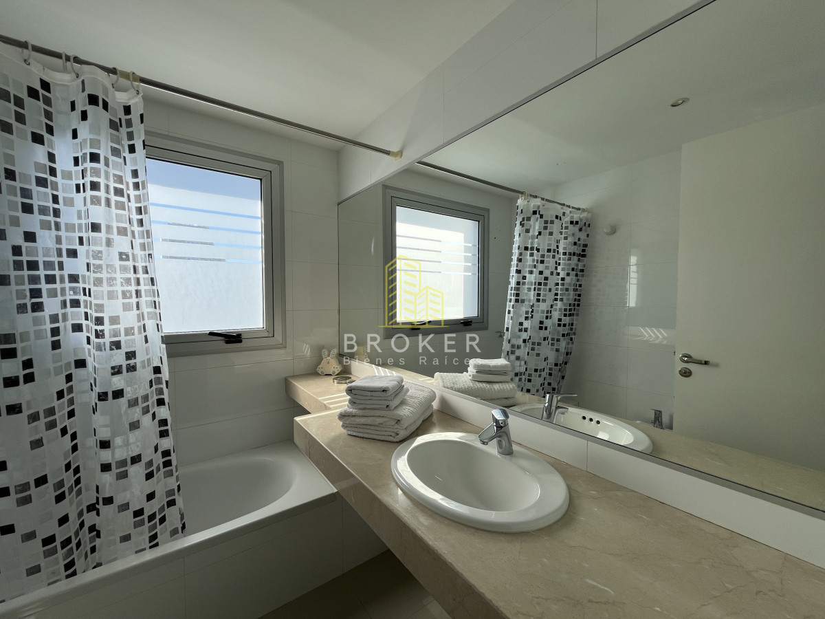 Apartamento ID.2152/Apartamento_3_Dormitorios_mas_dependencia_en_Alquiler_de_Temporada_en_la_Brava_con_Vista_al_Mar__Punta_del_Este_Maldonado - Apartamento 3 Dormitorios mas dependencia en Alquiler de Temporada en la Brava con Vista al Mar  Punta del Este Maldonado