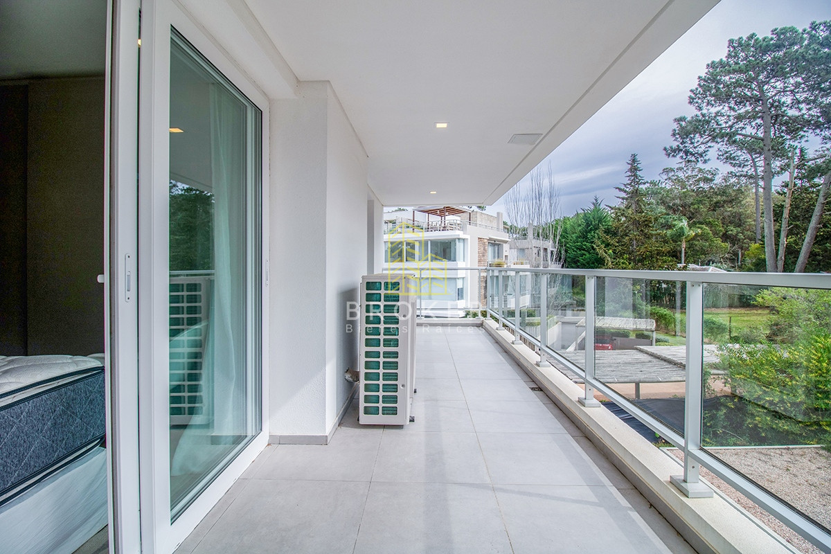 Apartamento ID.528/Venta_de_Penthouse_duplex_en_edificio_de_alta_gama_a_250_metros_del_mar,_Playa_Brava,_Punta_del_Este._Uruguay - Venta de Penthouse duplex en edificio de alta gama a 250 metros del mar, Playa Brava, Punta del Este. Uruguay