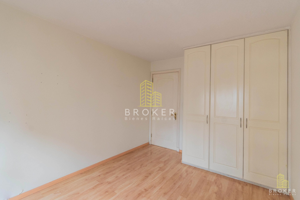 Apartamento ID.1939/VENTA_DE_APARTAMENTO_2_DORMITORIOS_Y_1_BAÑO_Y_GARAGE_-_TRES_CRUCES._Montevideo_Uruguay. - VENTA DE APARTAMENTO 2 DORMITORIOS Y 1 BAÑO Y GARAGE - TRES CRUCES. Montevideo Uruguay.