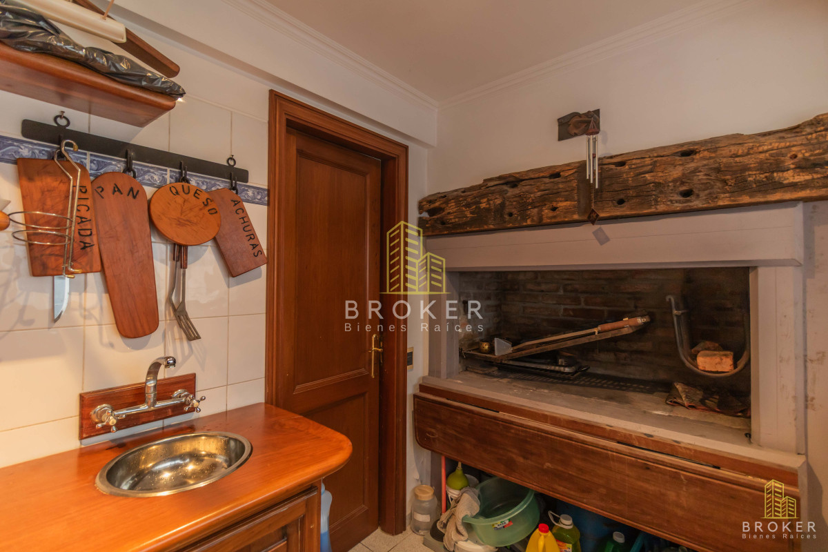 Apartamento ID.272/venta_apartamento_3_suites_mas_servicio_en_Pocitos_frente_al_mar_con_parrillero - venta apartamento 3 suites mas servicio en Pocitos frente al mar con parrillero