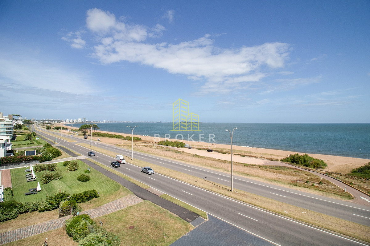 Apartamento ID.806/Venta_o_alquiler_de_Penthouse_en_primera_linea_en_Pinares._Punta_del_Este,_Uruguay. - Venta o alquiler de Penthouse en primera linea en Pinares. Punta del Este, Uruguay.
