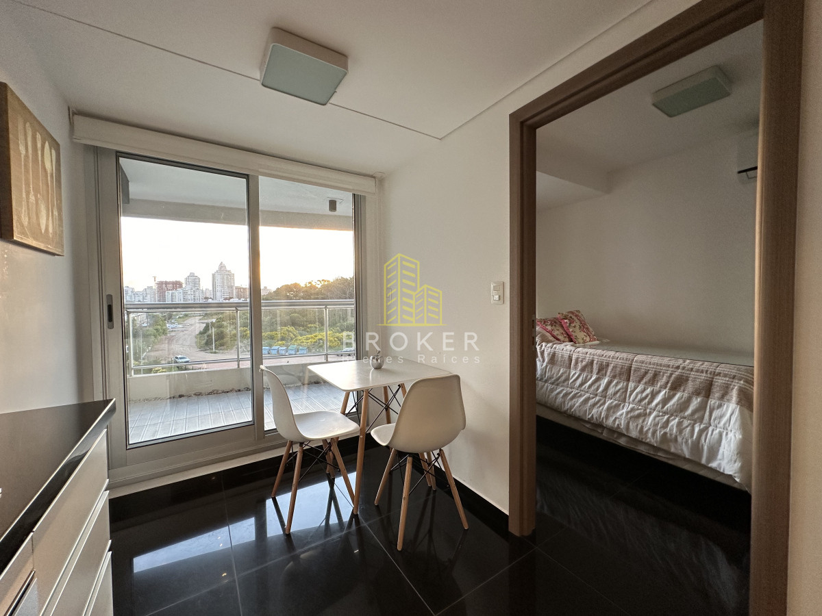 Apartamento ID.2111/Venta_de_apartamento_de_categoria,_dos_dormitorios_y_medio_en_la_brava_con_vista_al_mar._ - Venta de apartamento de categoria, dos dormitorios y medio en la brava con vista al mar. 