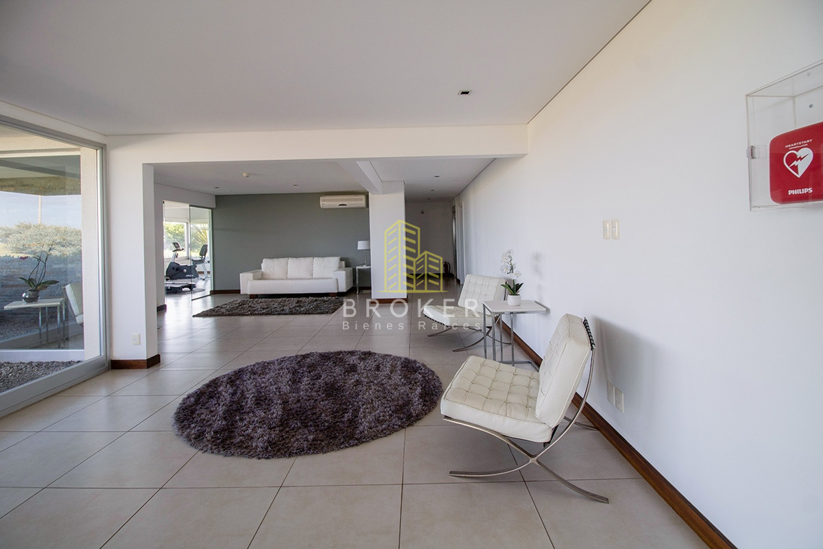 Apartamento ID.806/Venta_o_alquiler_de_Penthouse_en_primera_linea_en_Pinares._Punta_del_Este,_Uruguay. - Venta o alquiler de Penthouse en primera linea en Pinares. Punta del Este, Uruguay.