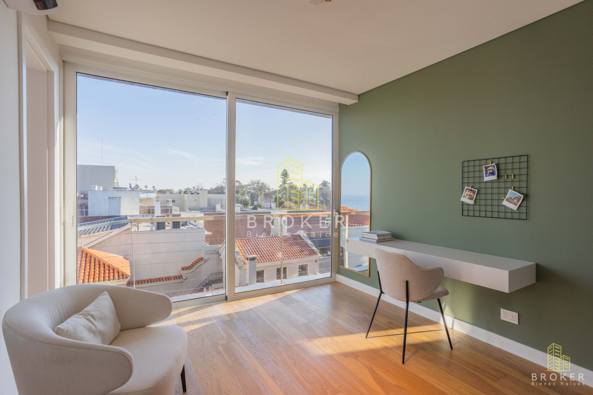 Apartamento ID.9103 - Apartamento en Rambla de Carrasco 4 dormitorios 5 baños