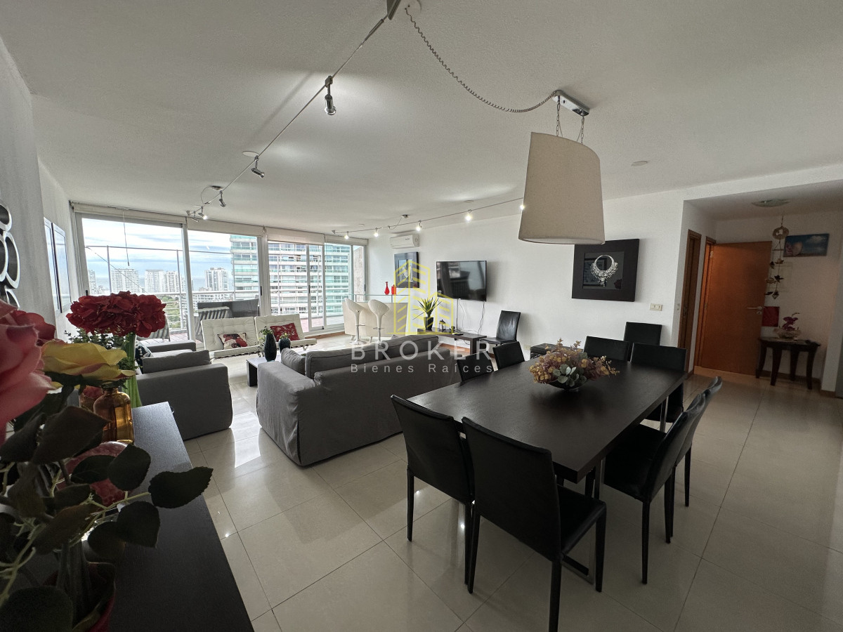 Apartamento ID.2024/Venta_y_alquiller_de_espectacular_penthouse_con_vista_a_toda_la_ciudad_y_las_playas_de_Punta_del_Este. - Venta y alquiller de espectacular penthouse con vista a toda la ciudad y las playas de Punta del Este.