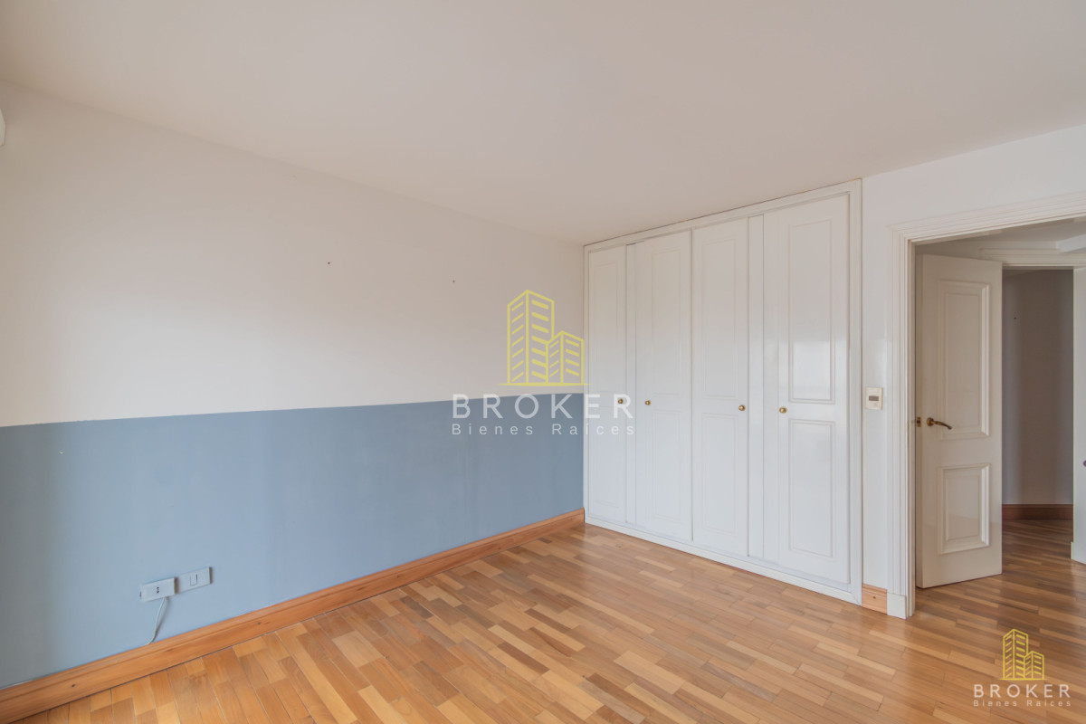 Apartamento ID.503 - Penthouse de 4 dormitorios en Golf Punta Carretas Barbacoa propia! Garage Doble