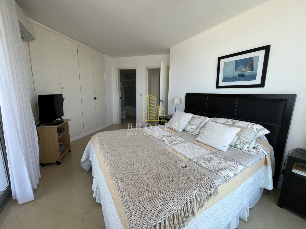 Apartamento ID.9373/Venta_Departamento_3_Dormitorios_Vista_al_Mar_Playa_Brava_Punta_del_Este_Con_Servicios_y_Garaje - Venta Departamento 3 Dormitorios Vista al Mar Playa Brava Punta del Este Con Servicios y Garaje