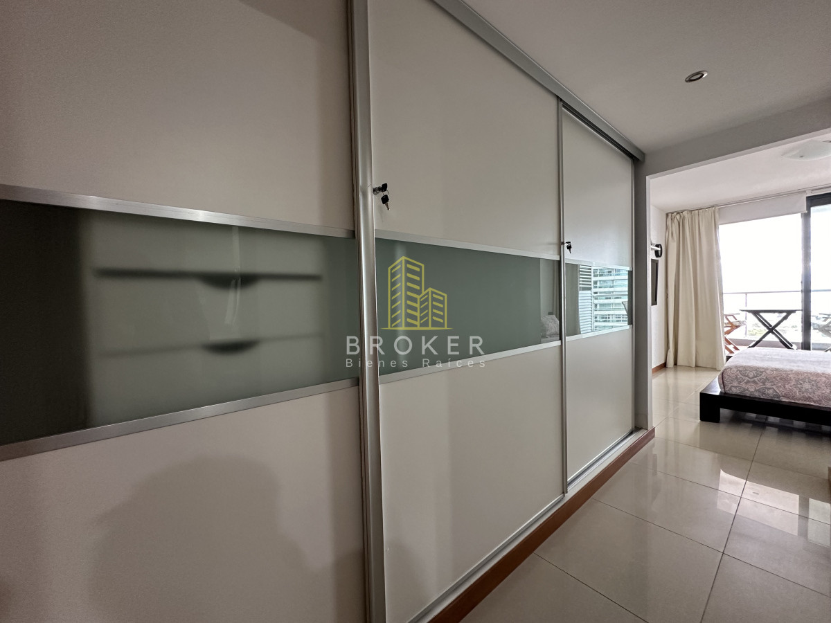 Apartamento ID.2024/Venta_y_alquiller_de_espectacular_penthouse_con_vista_a_toda_la_ciudad_y_las_playas_de_Punta_del_Este. - Venta y alquiller de espectacular penthouse con vista a toda la ciudad y las playas de Punta del Este.