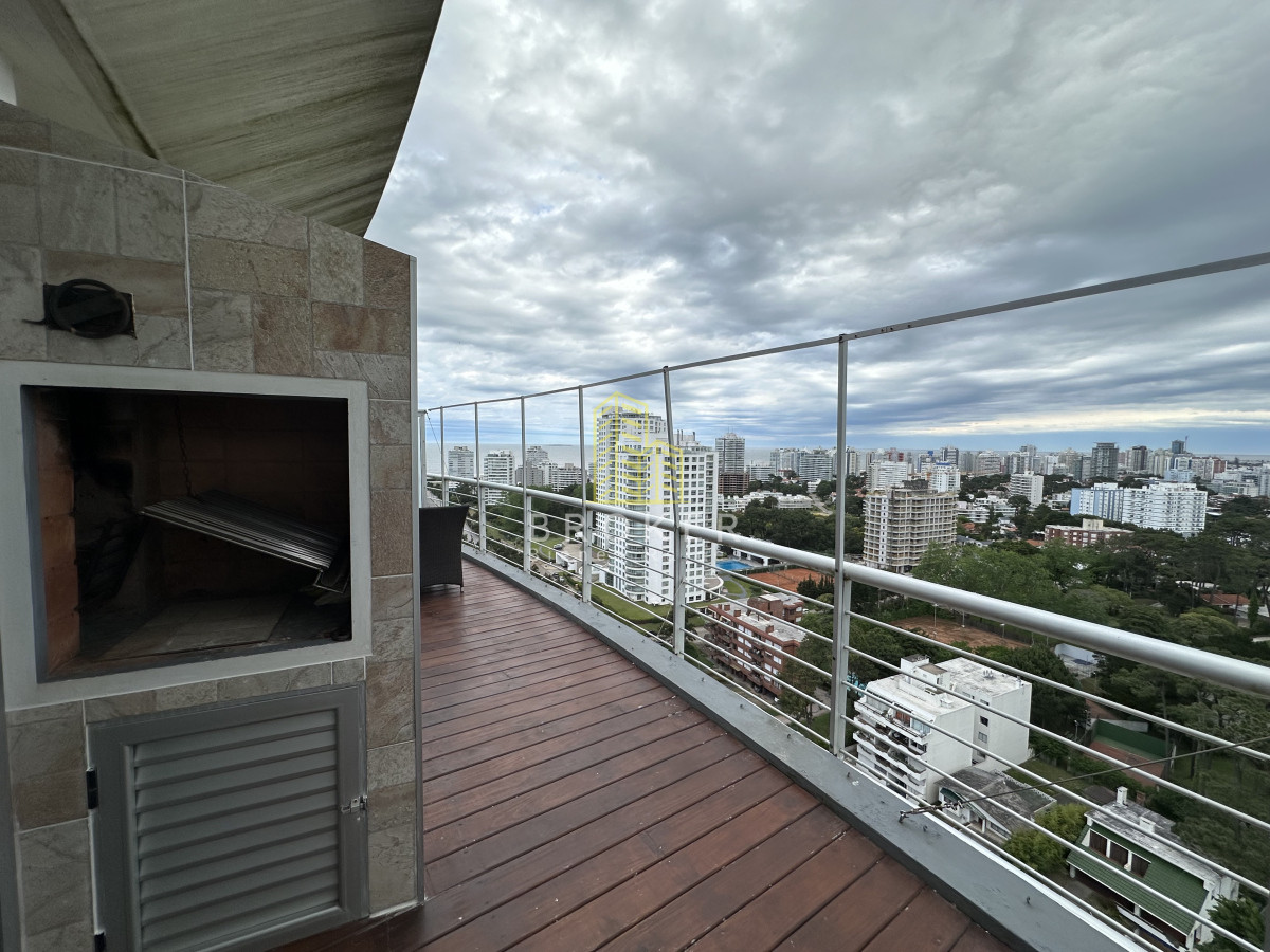 Apartamento ID.2024/Venta_y_alquiller_de_espectacular_penthouse_con_vista_a_toda_la_ciudad_y_las_playas_de_Punta_del_Este. - Venta y alquiller de espectacular penthouse con vista a toda la ciudad y las playas de Punta del Este.