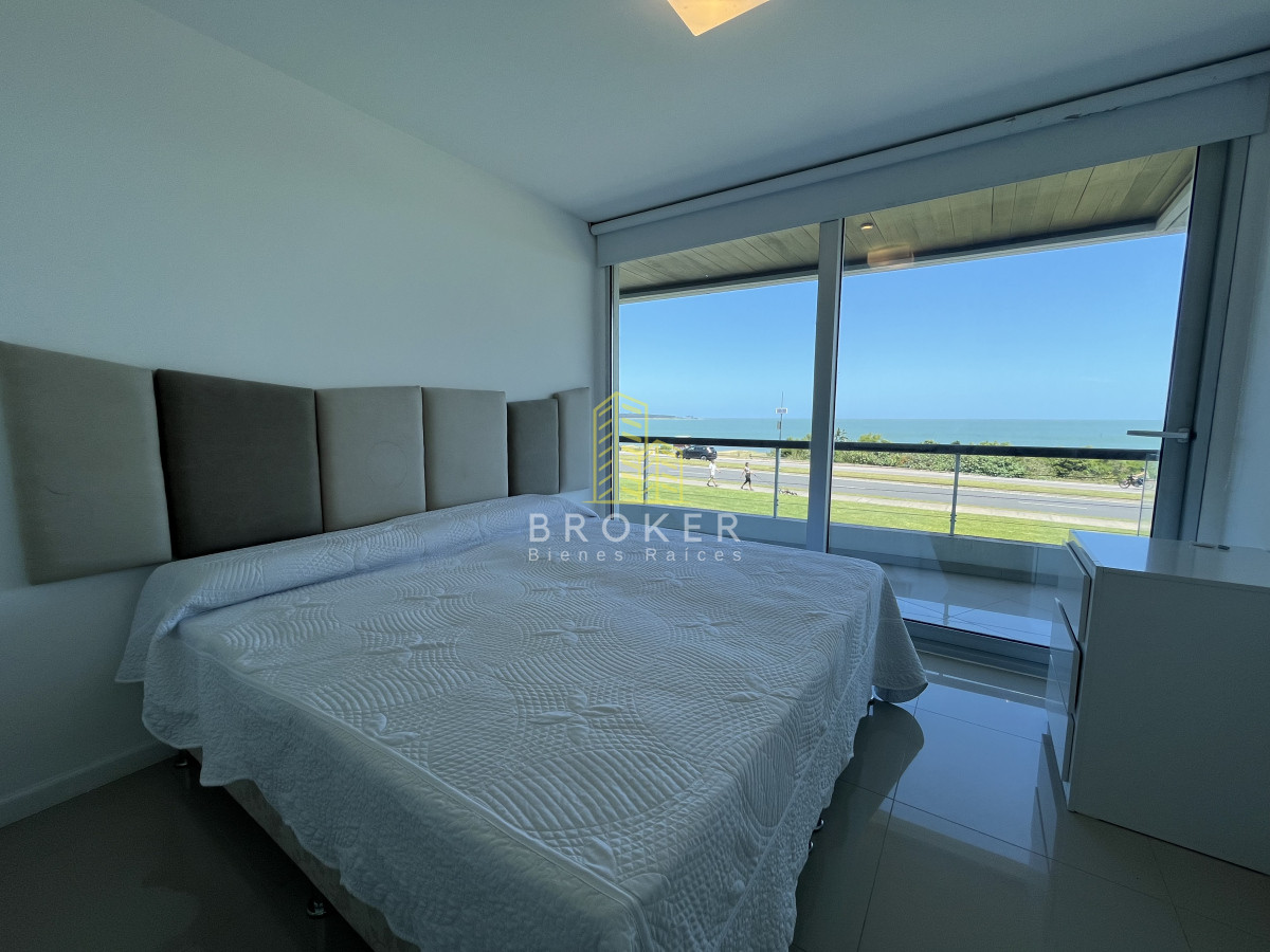 Apartamento ID.2105/Venta_Apartamento_Primera_Linea_Mansa_frente_al_mar_con_Parrillero_propio._Punta_del_Este_Uruguay - Venta Apartamento Primera Linea Mansa frente al mar con Parrillero propio. Punta del Este Uruguay