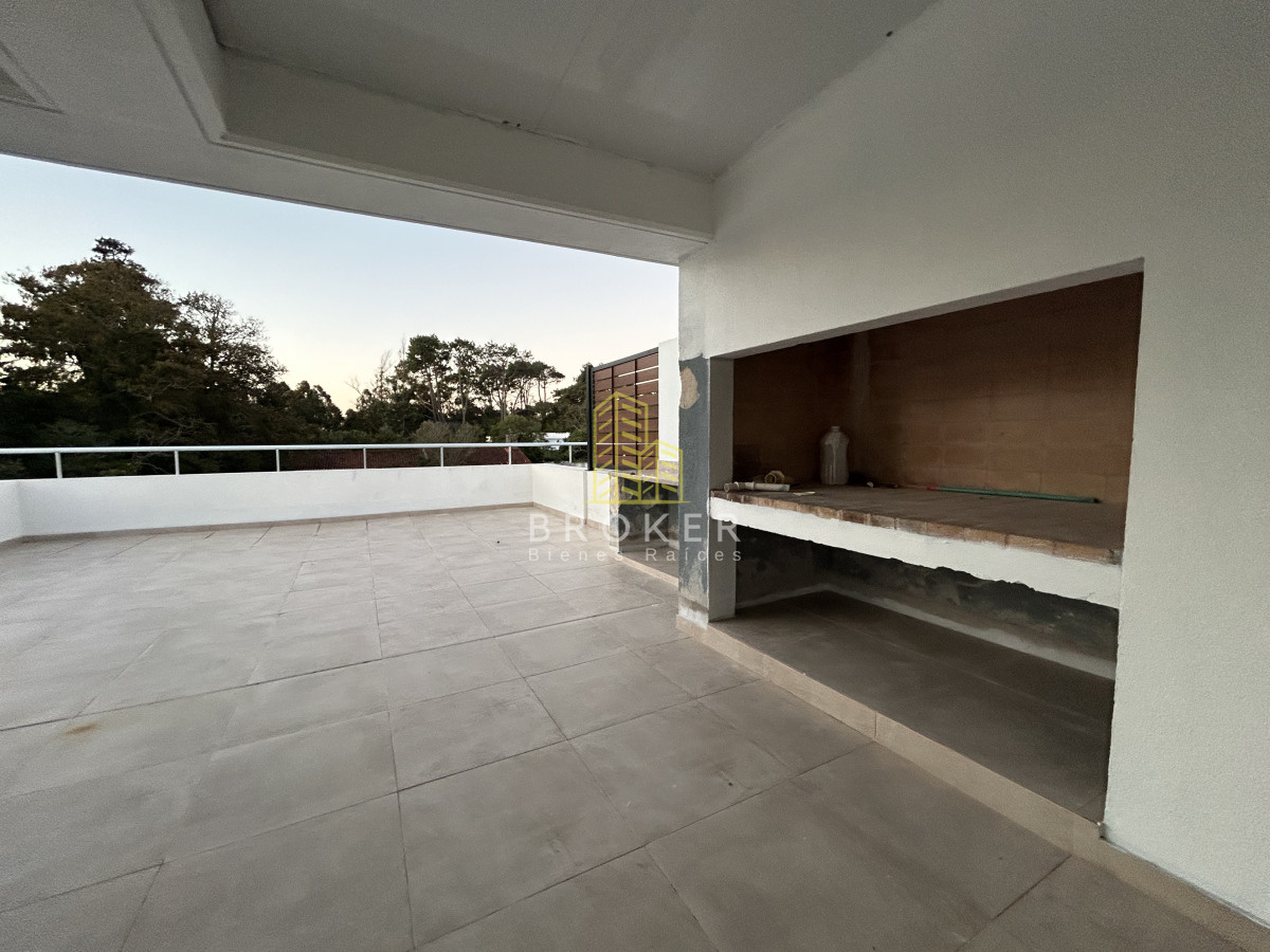 Apartamento ID.2305/OPORTUNIDAD_penthouse_de_200m2_con_terraza_exclusiva_y_parrillero_en_edificio_con_servicios_en_Punta_del_Este - OPORTUNIDAD penthouse de 200m2 con terraza exclusiva y parrillero en edificio con servicios en Punta del Este