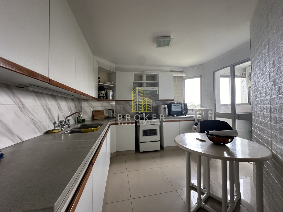 Apartamento ID.809/Alquiler_de_apartamento_de_3_dormitorios_con_todos_los_amenities - Alquiler anual de apartamento de 3 dormitorios con todos los amenities. Punta del Este, Uruguay.