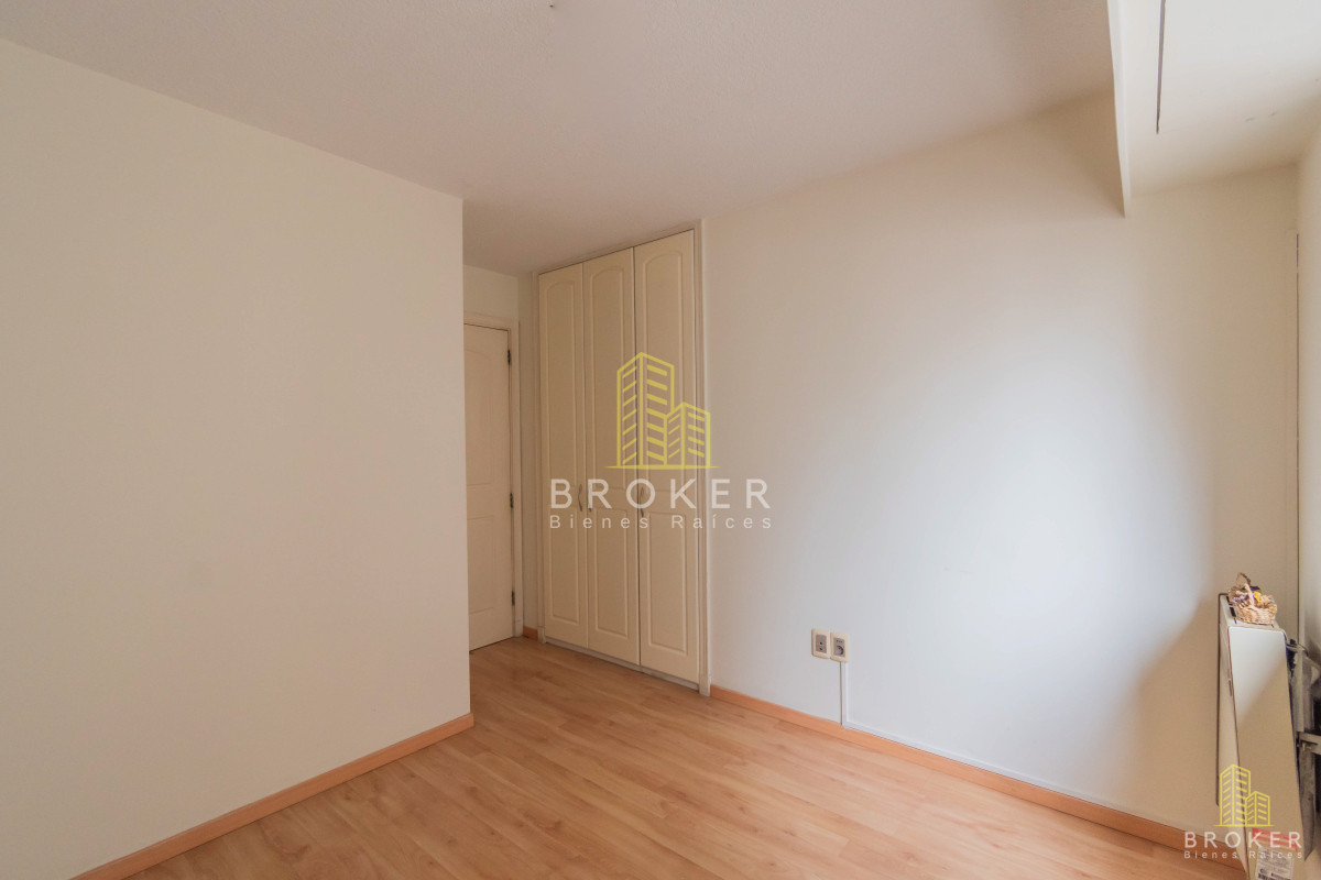 Apartamento ID.1939/VENTA_DE_APARTAMENTO_2_DORMITORIOS_Y_1_BAÑO_Y_GARAGE_-_TRES_CRUCES._Montevideo_Uruguay. - VENTA DE APARTAMENTO 2 DORMITORIOS Y 1 BAÑO Y GARAGE - TRES CRUCES. Montevideo Uruguay.