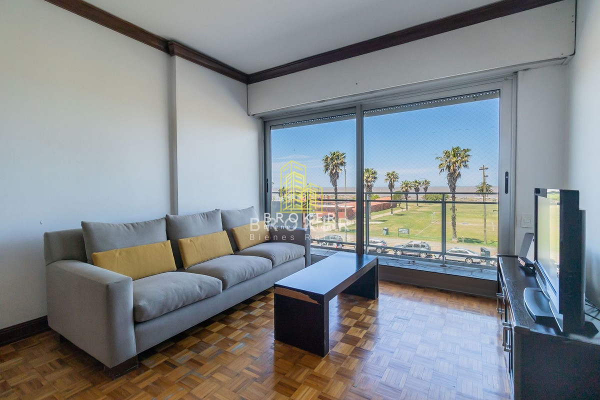 Apartamento ID.93/Venta_De_Apartamento_3_Dormitorios_mas_servicio_Punta_Carretas_2_Garages! - Venta De Apartamento 3 Dormitorios mas servicio Punta Carretas 2 Garages!