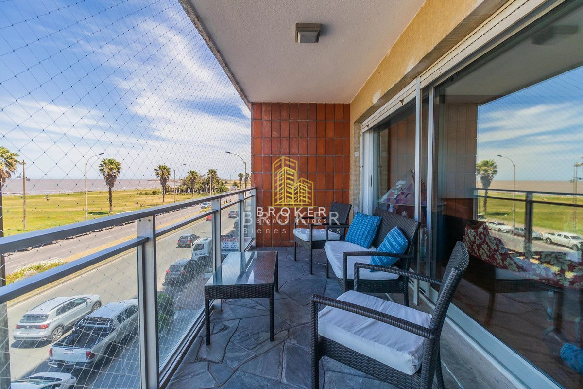 Apartamento ID.93/Venta_De_Apartamento_3_Dormitorios_mas_servicio_Punta_Carretas_2_Garages! - Venta De Apartamento 3 Dormitorios mas servicio Punta Carretas 2 Garages!