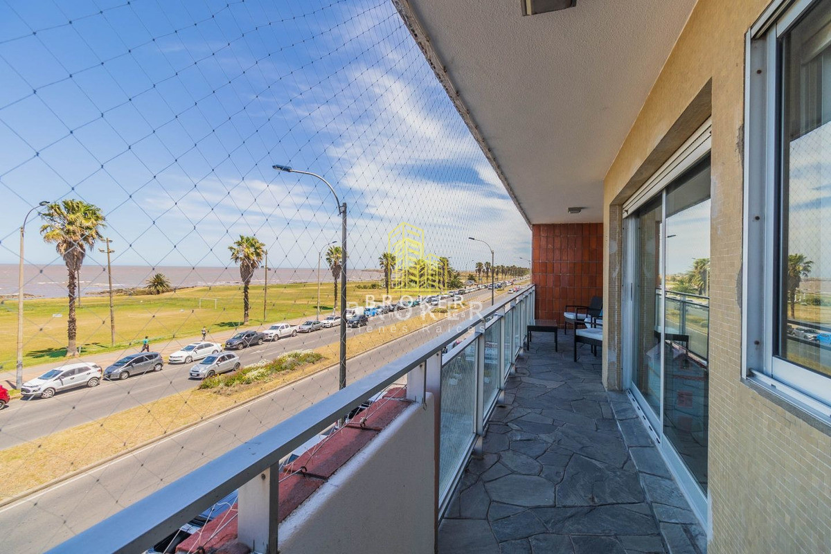 Apartamento ID.93/Venta_De_Apartamento_3_Dormitorios_mas_servicio_Punta_Carretas_2_Garages! - Venta De Apartamento 3 Dormitorios mas servicio Punta Carretas 2 Garages!