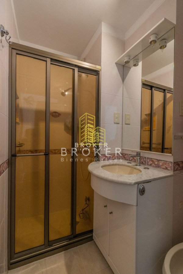 Apartamento ID.93/Venta_De_Apartamento_3_Dormitorios_mas_servicio_Punta_Carretas_2_Garages! - Venta De Apartamento 3 Dormitorios mas servicio Punta Carretas 2 Garages!