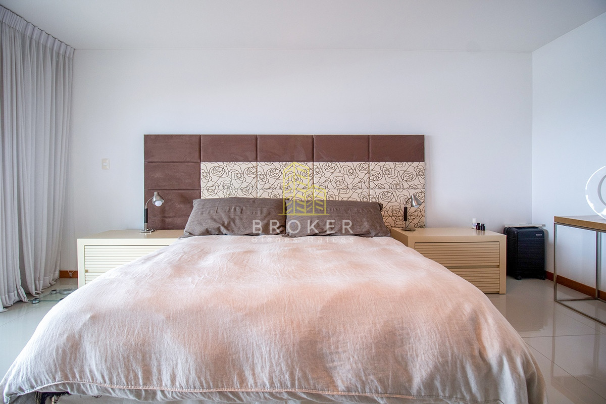 Apartamento ID.1669/Alquiler_de_apartamento_de_3_dormitorios_primera_linea_Brava_en_Punta_del_Este,_Uruguay. - Alquiler de apartamento de 3 dormitorios primera linea Brava en Punta del Este, Uruguay.