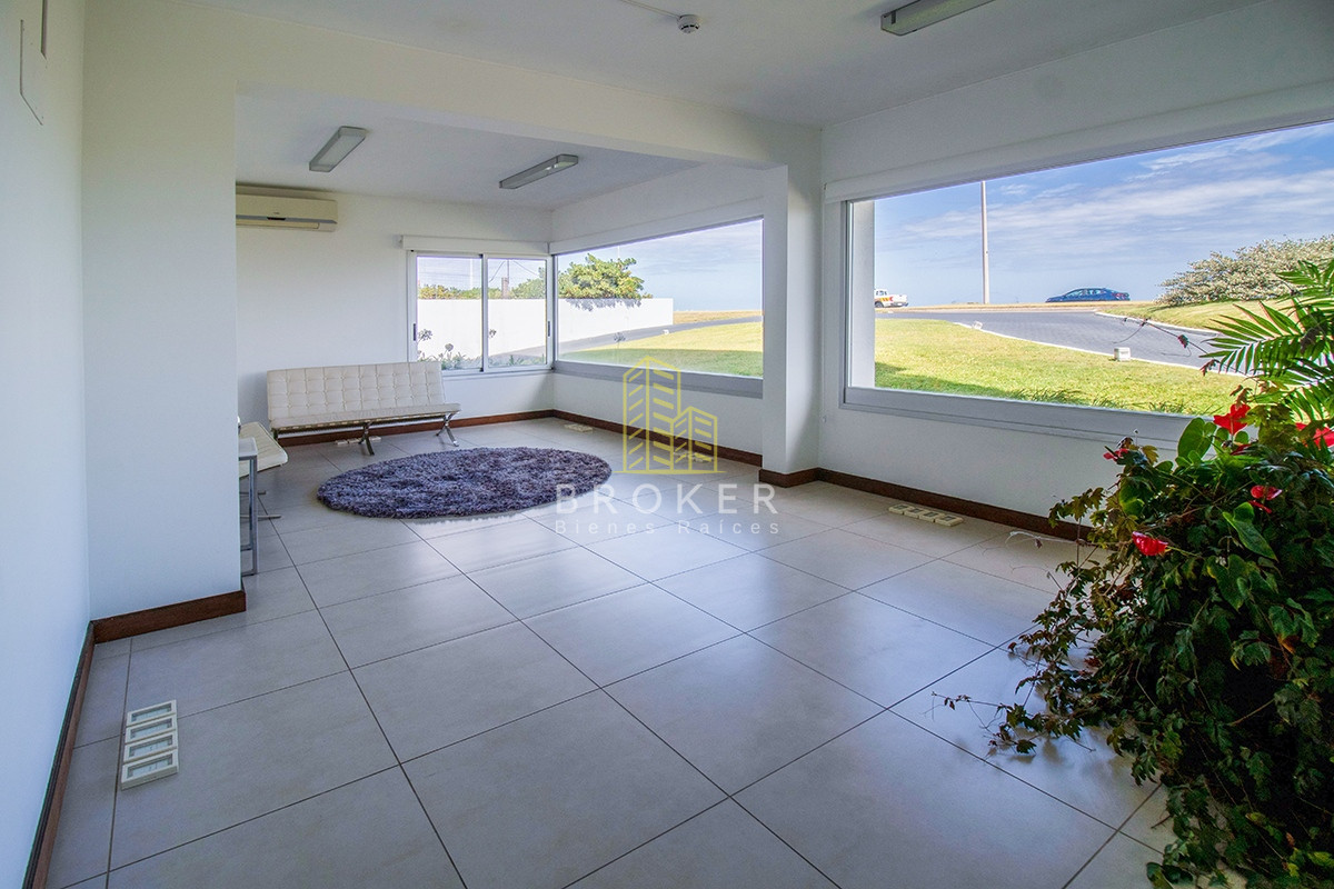 Apartamento ID.806/Venta_o_alquiler_de_Penthouse_en_primera_linea_en_Pinares._Punta_del_Este,_Uruguay. - Venta o alquiler de Penthouse en primera linea en Pinares. Punta del Este, Uruguay.