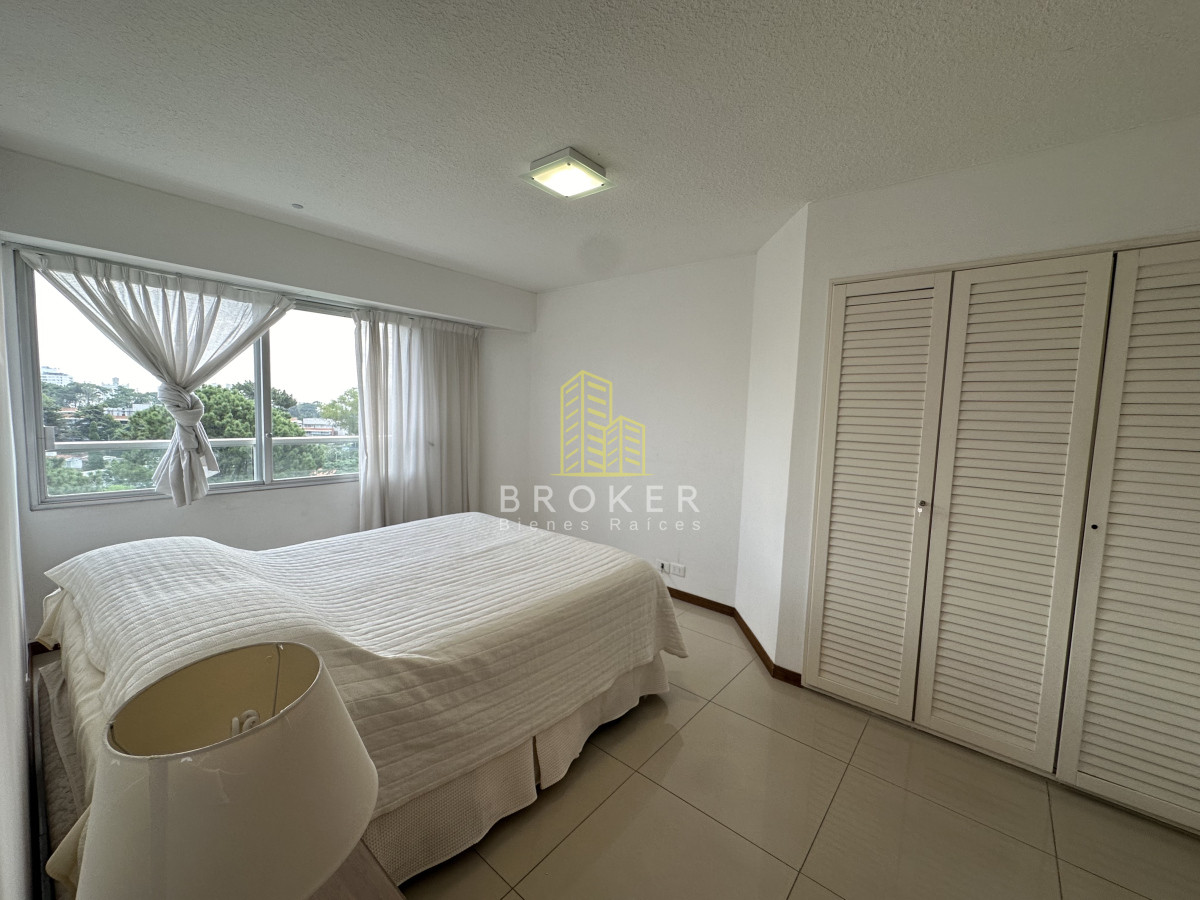 Apartamento ID.809/Alquiler_de_apartamento_de_3_dormitorios_con_todos_los_amenities - Alquiler anual de apartamento de 3 dormitorios con todos los amenities. Punta del Este, Uruguay.