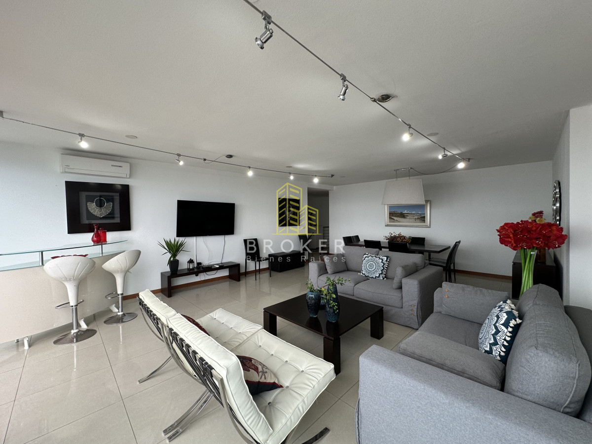 Apartamento ID.2024/Venta_y_alquiller_de_espectacular_penthouse_con_vista_a_toda_la_ciudad_y_las_playas_de_Punta_del_Este. - Venta y alquiller de espectacular penthouse con vista a toda la ciudad y las playas de Punta del Este.