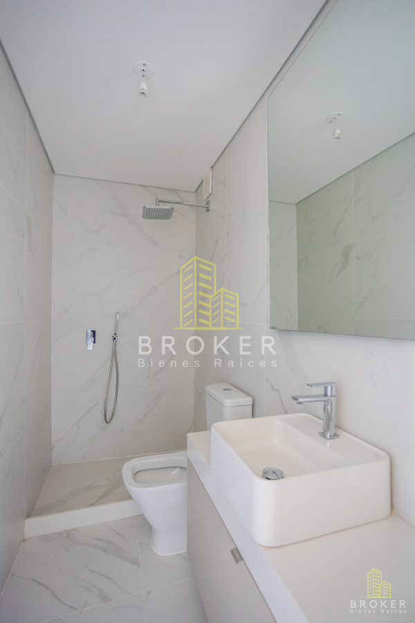 Apartamento ID.9089/Duplex_en_venta_en_Rambla_de_Carrasco_268_m2_cubiertos_46_m2_terraza - Duplex en venta en Rambla de Carrasco 268 m2 cubiertos 46 m2 terraza