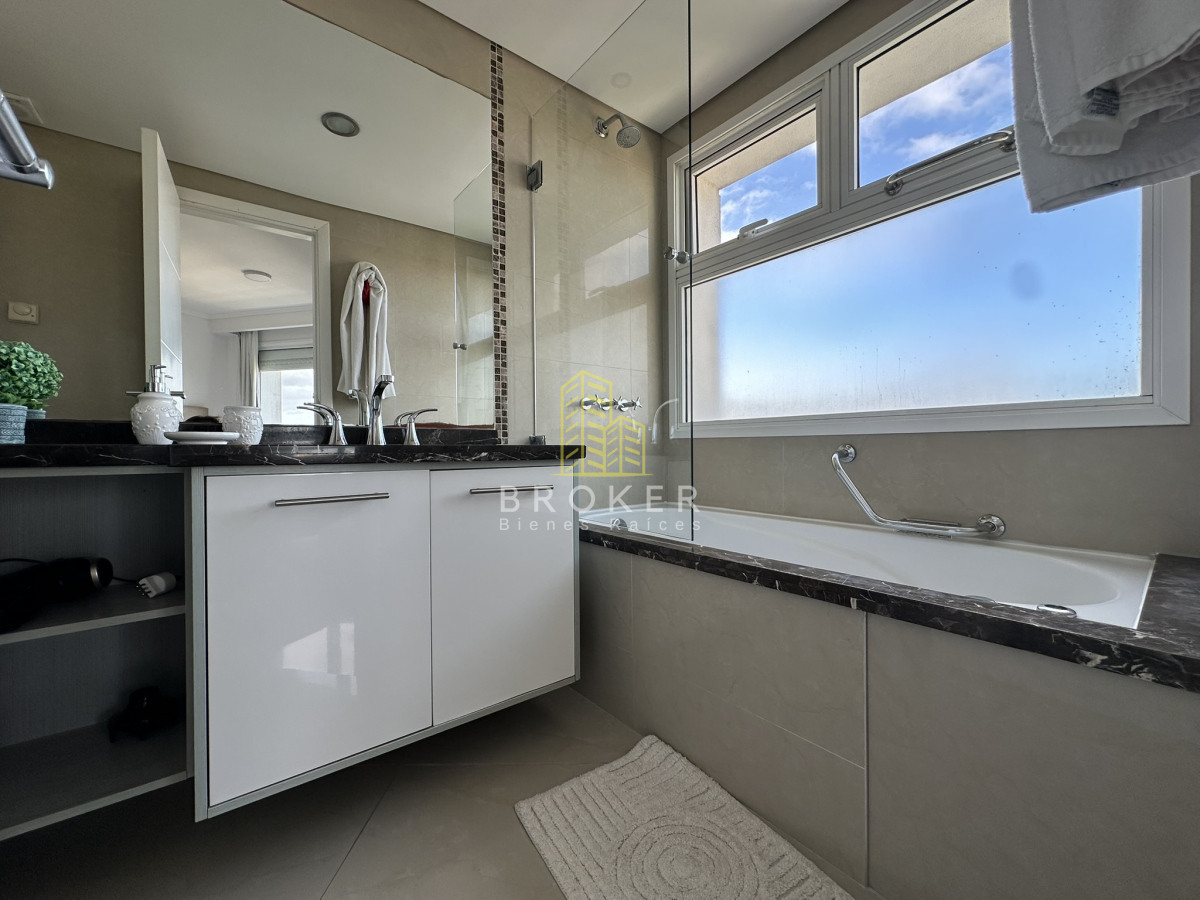 Apartamento ID.8556/Oportunidad_apartamento_3_dormitorios_en_venta_en_Casino_Tower - Oportunidad apartamento 3 dormitorios en venta en Casino Tower