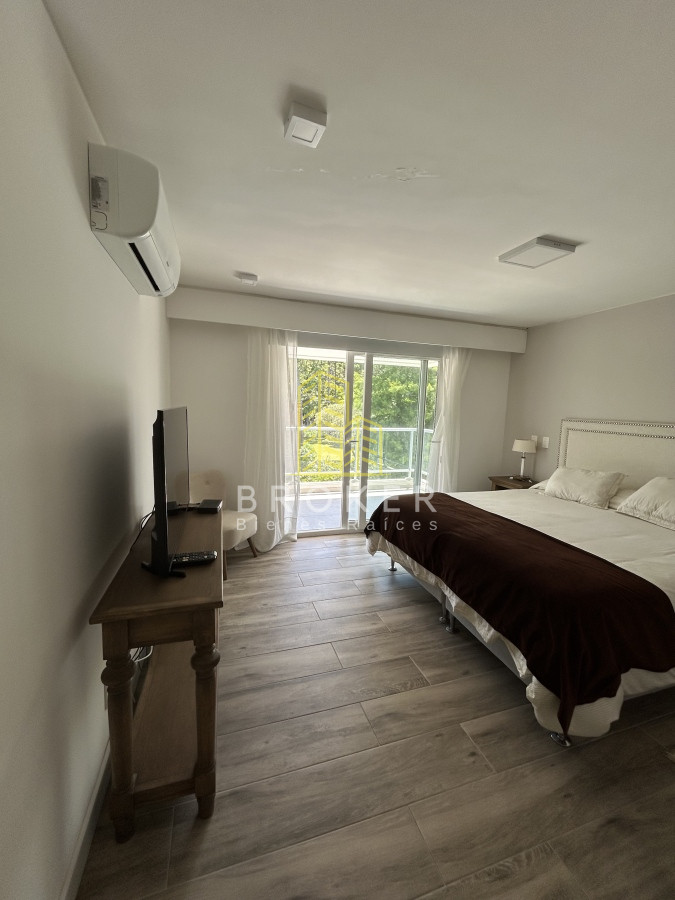 Apartamento ID.800/Venta_de_Penthouse_duplex_en_edificio_de_alta_gama_a_300_metros_del_mar,_Playa_Brava,_Punta_del_Este - Venta de Penthouse duplex en edificio de alta gama a 300 metros del mar, Playa Brava, Punta del Este. Uruguay