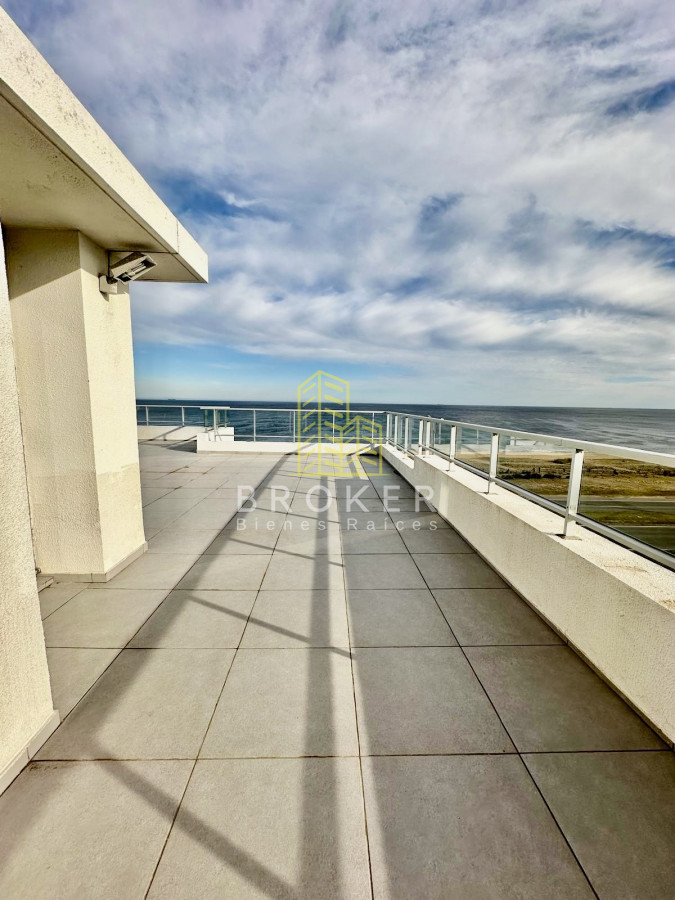 Apartamento ID.2393/Departamento_Ville_de_Mer_Penthouse_en_Punta_del_Este_Playa_Mansa_Pinares_2_garages_estufa_a_leña - Departamento Ville de Mer Penthouse en Punta del Este Playa Mansa Pinares 2 garages estufa a leña