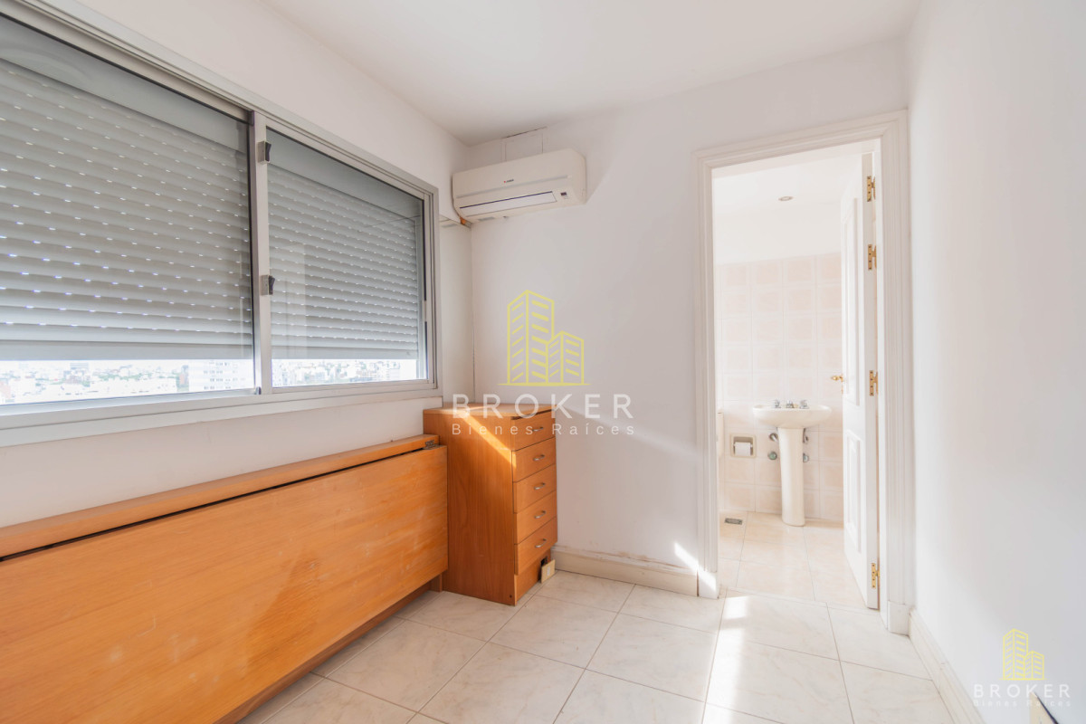 Apartamento ID.503 - Penthouse de 4 dormitorios en Golf Punta Carretas Barbacoa propia! Garage Doble