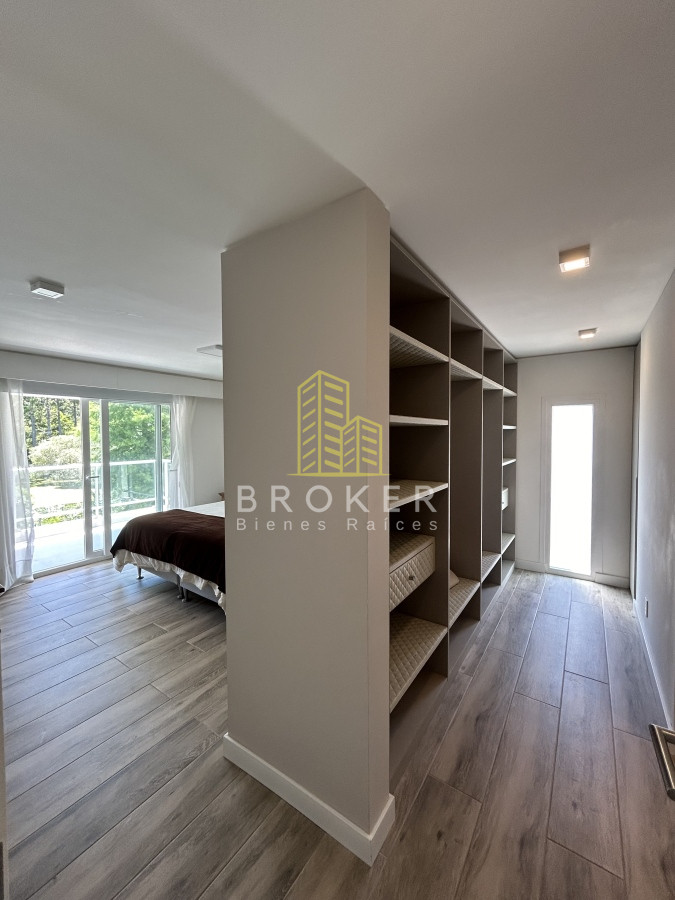 Apartamento ID.800/Venta_de_Penthouse_duplex_en_edificio_de_alta_gama_a_300_metros_del_mar,_Playa_Brava,_Punta_del_Este - Venta de Penthouse duplex en edificio de alta gama a 300 metros del mar, Playa Brava, Punta del Este. Uruguay