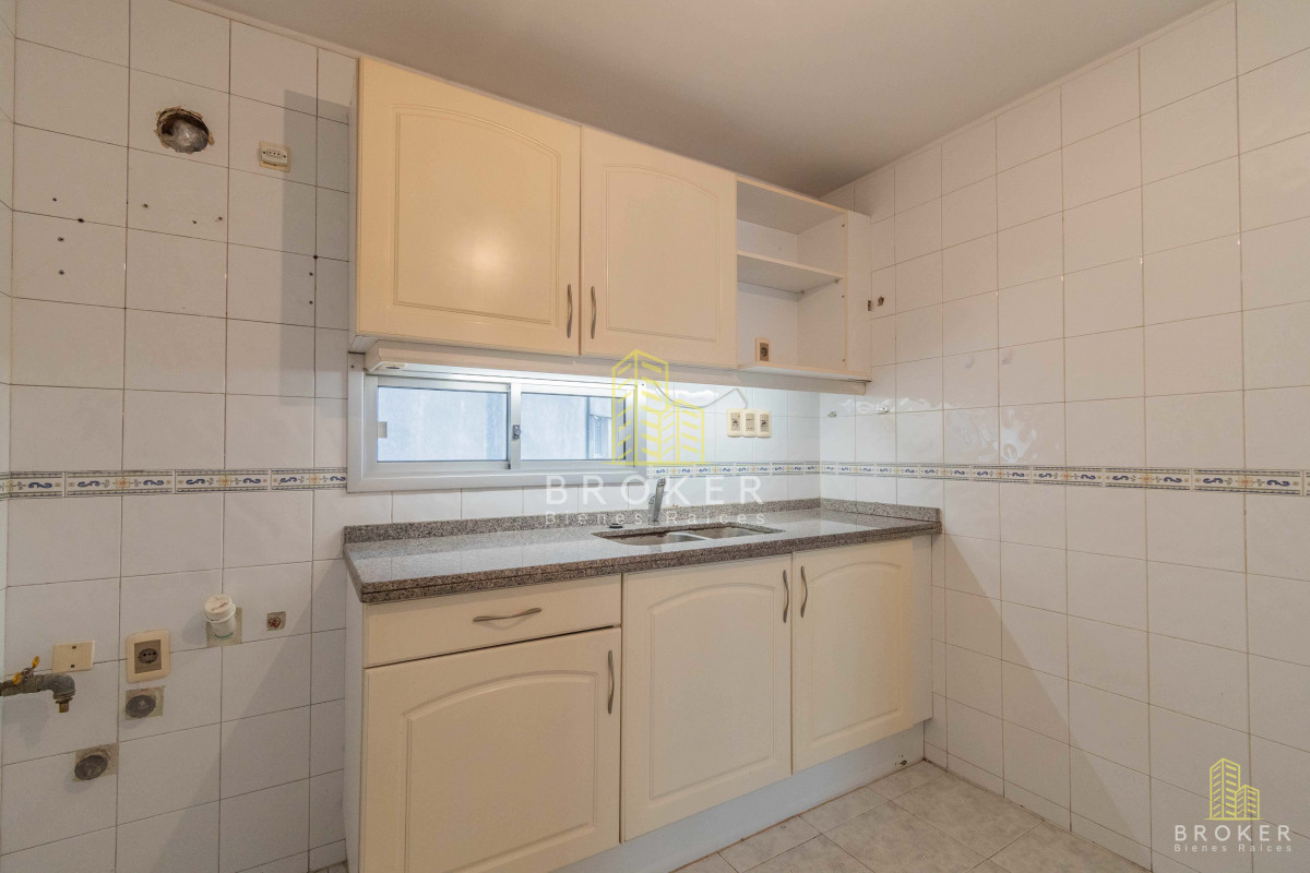 Apartamento ID.1939/VENTA_DE_APARTAMENTO_2_DORMITORIOS_Y_1_BAÑO_Y_GARAGE_-_TRES_CRUCES._Montevideo_Uruguay. - VENTA DE APARTAMENTO 2 DORMITORIOS Y 1 BAÑO Y GARAGE - TRES CRUCES. Montevideo Uruguay.