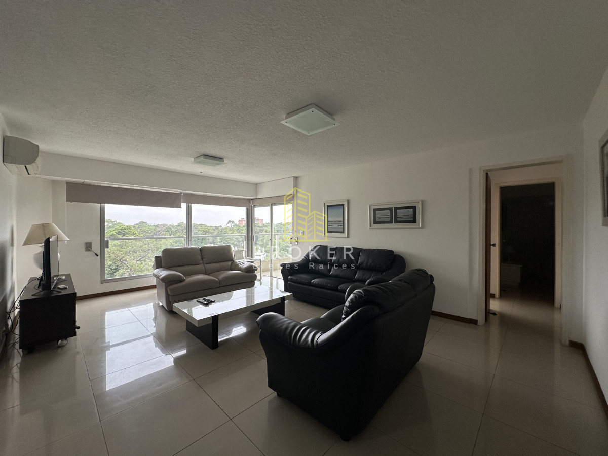 Apartamento ID.809/Alquiler_de_apartamento_de_3_dormitorios_con_todos_los_amenities - Alquiler anual de apartamento de 3 dormitorios con todos los amenities. Punta del Este, Uruguay.
