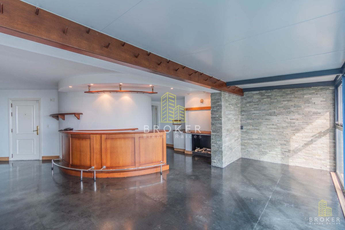 Apartamento ID.503 - Penthouse de 4 dormitorios en Golf Punta Carretas Barbacoa propia! Garage Doble