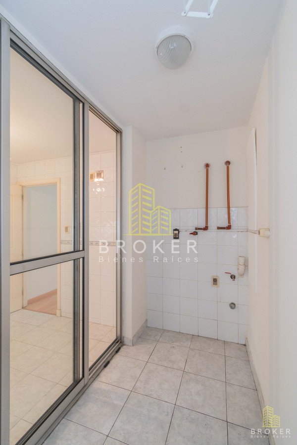 Apartamento ID.1939/VENTA_DE_APARTAMENTO_2_DORMITORIOS_Y_1_BAÑO_Y_GARAGE_-_TRES_CRUCES._Montevideo_Uruguay. - VENTA DE APARTAMENTO 2 DORMITORIOS Y 1 BAÑO Y GARAGE - TRES CRUCES. Montevideo Uruguay.