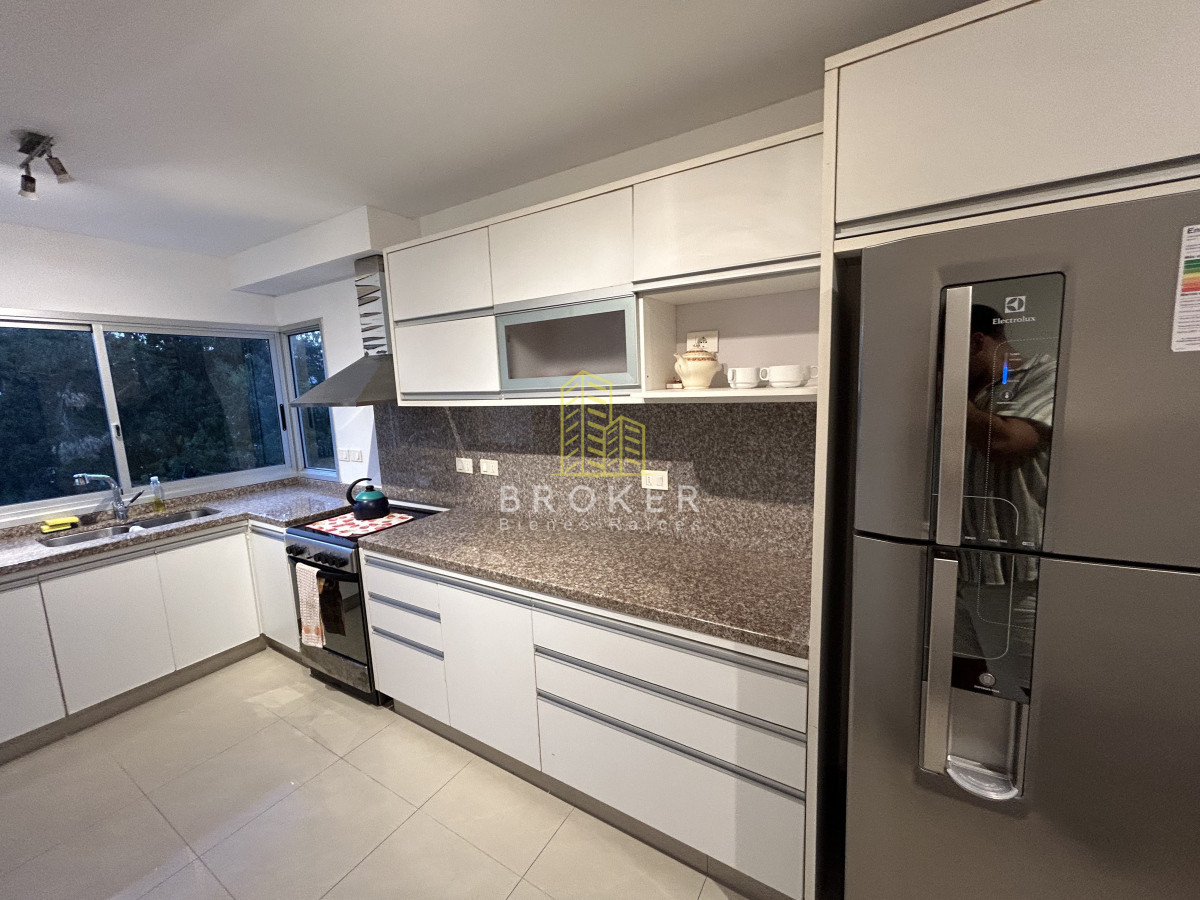 Apartamento ID.2305/OPORTUNIDAD_penthouse_de_200m2_con_terraza_exclusiva_y_parrillero_en_edificio_con_servicios_en_Punta_del_Este - OPORTUNIDAD penthouse de 200m2 con terraza exclusiva y parrillero en edificio con servicios en Punta del Este
