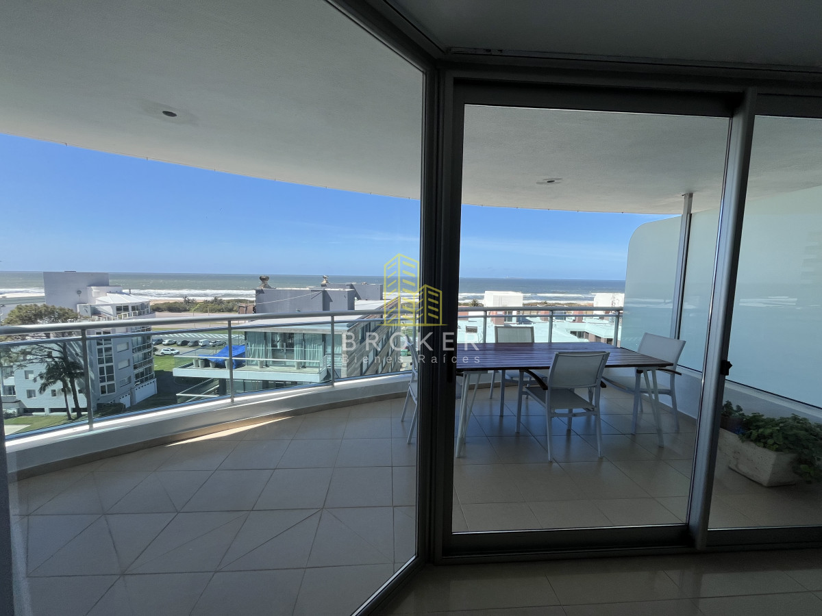 Apartamento ID.9373/Venta_Departamento_3_Dormitorios_Vista_al_Mar_Playa_Brava_Punta_del_Este_Con_Servicios_y_Garaje - Venta Departamento 3 Dormitorios Vista al Mar Playa Brava Punta del Este Con Servicios y Garaje
